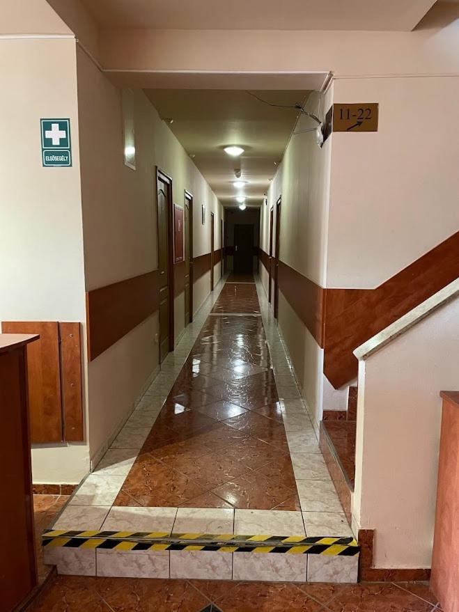 فندق Vasmacska Panzio Komárom المظهر الخارجي الصورة